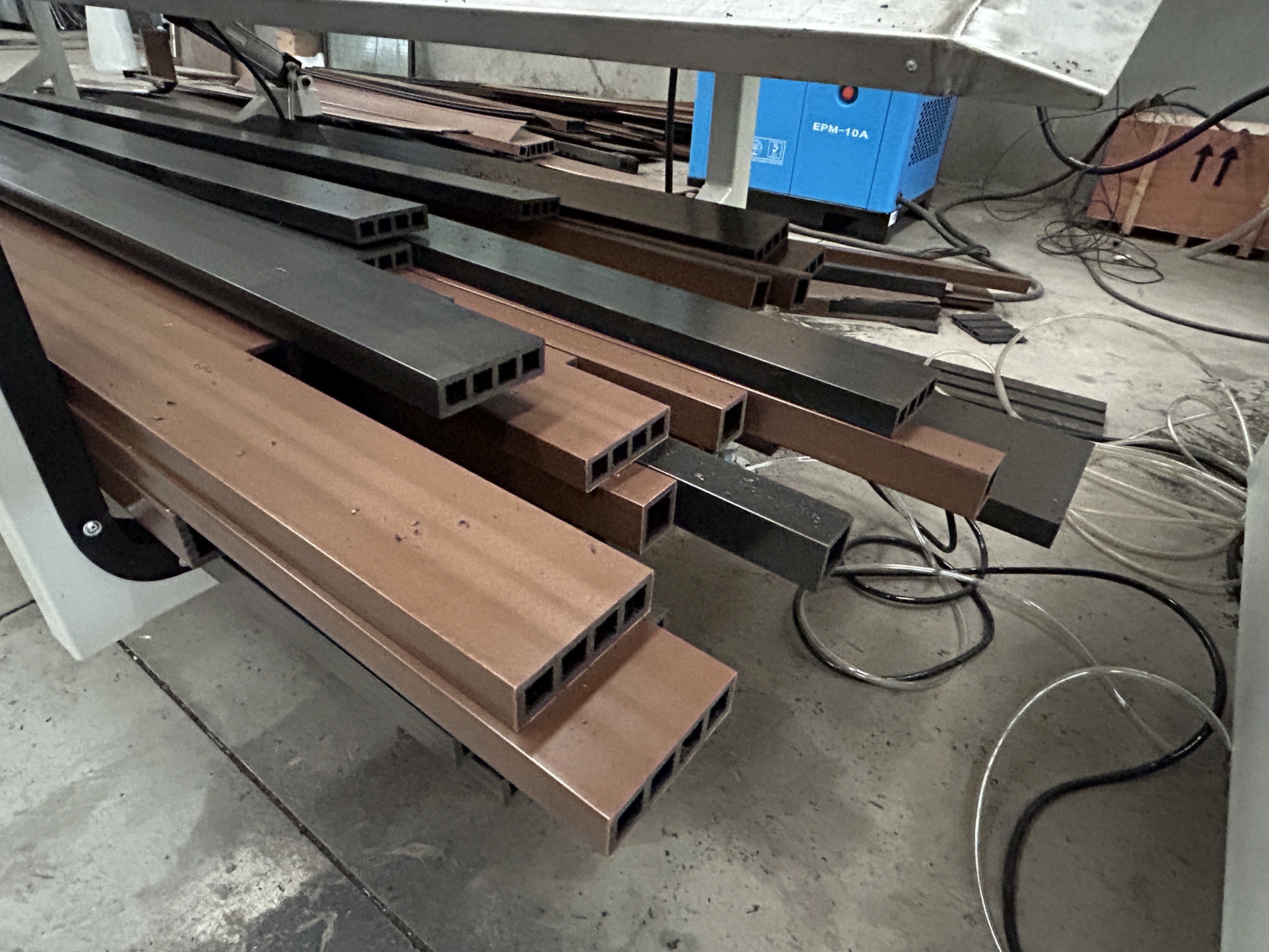 সম্পর্কে সর্বশেষ কোম্পানী কেস Building a WPC Decking Manufacturing Solution for Outdoor Flooring Applications in Romania