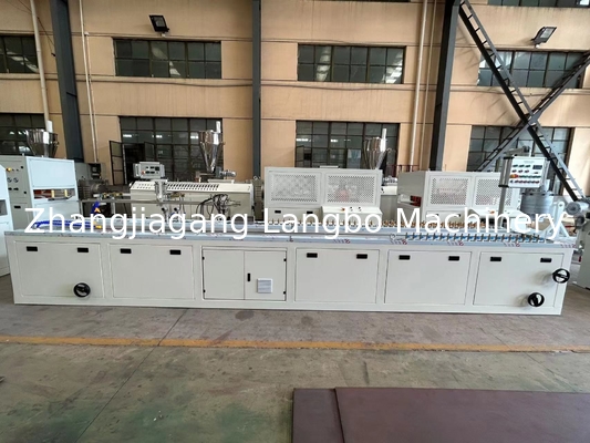 পিভিসি উইন্ডো ফ্রেম এক্সট্রুশন লাইন 22KW মোটর শক্তি এবং কাস্টম প্রোফাইল আকার অনুযায়ী অঙ্কন সঙ্গে