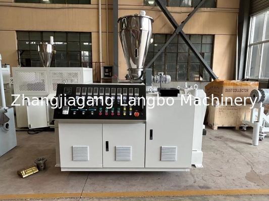 পিভিসি উইন্ডো ফ্রেম এক্সট্রুশন লাইন 22KW মোটর শক্তি এবং কাস্টম প্রোফাইল আকার অনুযায়ী অঙ্কন সঙ্গে