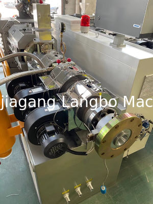 প্লাস্টিক পিভিসি জলের পাইপ সরবরাহ উৎপাদন লাইন, আকর্ষণীয় মূল্যের সাথে উচ্চ কর্মক্ষমতা সম্পন্ন এক্সট্রুডার সহ পিভিসি পাইপ তৈরির মেশিন