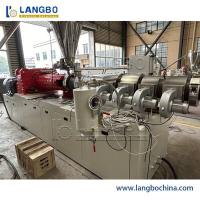 পিএলসি নিয়ন্ত্রণ পিভিসি পাইপ উত্পাদন লাইন উচ্চ আউটপুট এবং উত্পাদনশীলতা