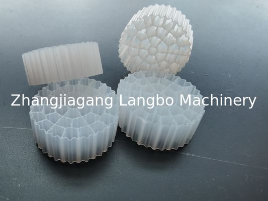 উচ্চ গতি সম্পন্ন প্লাস্টিক এইচডিপিই এমবিবিআর ফিল্টার মিডিয়া ক্যারিয়ার এক্সট্রুশন তৈরির মেশিন