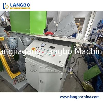 প্লাস্টিক বর্জ্য, কাঠের প্যালেট, এইচডিপিই পাইপ, কাপড়, টেক্সটাইল ফিল্ম ভাঙা এবং পুনর্ব্যবহার করার মেশিনের জন্য প্লাস্টিক মেশিন একক শ্যাফ্ট শ্রেডার