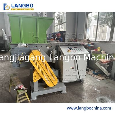 প্লাস্টিক বর্জ্য, কাঠের প্যালেট, এইচডিপিই পাইপ, কাপড়, টেক্সটাইল ফিল্ম ভাঙা এবং পুনর্ব্যবহার করার মেশিনের জন্য প্লাস্টিক মেশিন একক শ্যাফ্ট শ্রেডার