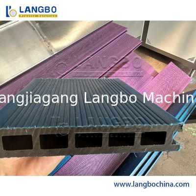 সিই WPC প্রোফাইল এক্সট্রুশন লাইন 100 - 150 কেজি / এইচ উচ্চ উত্পাদনের ক্যাপাসিটি