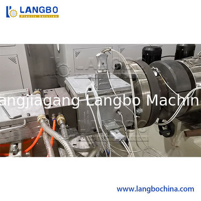 350KG/H পণ্যের গতি WPC ওয়াল প্যানেল মেশিন, PLC কন্ট্রোল WPC প্রোফাইল প্রোডাকশন লাইন