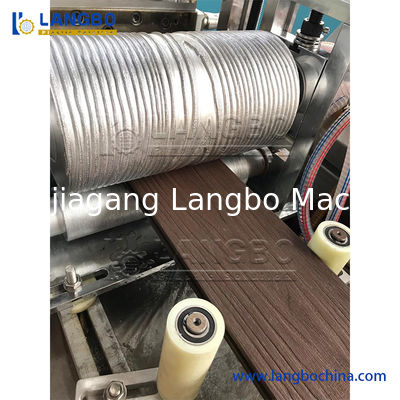 স্থাপত্য WPC প্রোফাইল এক্সট্রুশন লাইন 240 এমএম পণ্য ফাইলের 37KW মোটর শক্তি