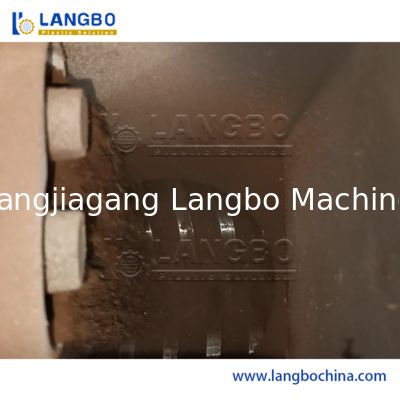 55/110 শঙ্কুযুক্ত টুইন স্ক্রু এক্সট্রুডার ডাব্লুপিসি প্রোফাইল এক্সট্রুশন লাইন 1180 এমএম প্রোফাইল আকার এবং 22 কেডব্লিউ মোটর শক্তি সহ