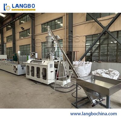 পিভিসি / WPC প্রোফাইল এক্সট্রুশন লাইন সিমেন্স মোটর ডাবল স্ক্রু ডিজাইন