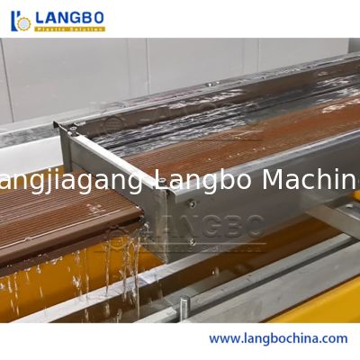 পিভিসি / WPC প্রোফাইল এক্সট্রুশন লাইন সিমেন্স মোটর ডাবল স্ক্রু ডিজাইন