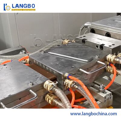 পিভিসি / WPC প্রোফাইল এক্সট্রুশন লাইন সিমেন্স মোটর ডাবল স্ক্রু ডিজাইন