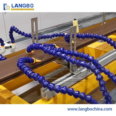 পিভিসি / WPC প্রোফাইল এক্সট্রুশন লাইন সিমেন্স মোটর ডাবল স্ক্রু ডিজাইন