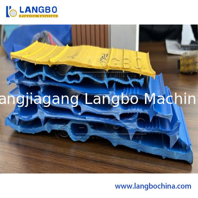 দ্রুত এবং দক্ষ ইউপিভিসি ওয়াটারবার ওয়াটারস্টপ প্রোফাইল শীট এক্সট্রুশন ইউনিট মেশিনারি