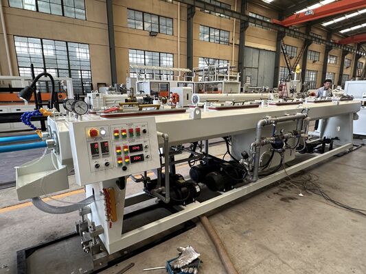 পিএলসি টাচ স্ক্রিন পিভিসি পাইপ এক্সট্রুশন লাইন টুইন স্ক্রু টিউব তৈরির মেশিন