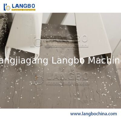 1180 মিমি প্রোফাইল আকার পিভিসি তারের ট্রাঙ্ক তৈরির মেশিন 8 মিটার ক্যালিব্রেশন টেবিল এবং 55/110 শঙ্কুযুক্ত টুইন স্ক্রু এক্সট্রুডার সহ