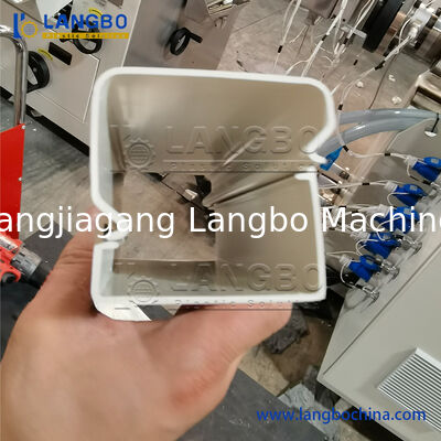 পিভিসি ট্রাঙ্ক এক্সট্রুশন লাইন ক্যাবল ওয়্যার সুরক্ষা ট্রাঙ্কিং প্রোফাইল তৈরির মেশিন পাঞ্চিং ডিভাইস সহ