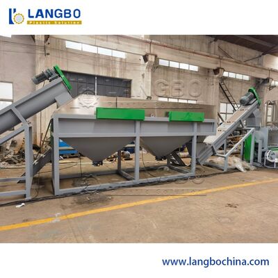 পিইটি বোতল পুনর্ব্যবহারের জন্য 14 মিমি ফ্লেক আকার এবং 380 ভোল্টেজের সাথে 300-5000 কেজি / এইচ ক্ষমতাযুক্ত পিইটি পুনর্ব্যবহার লাইন