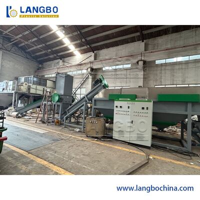 পিইটি বোতল পুনর্ব্যবহারের জন্য 14 মিমি ফ্লেক আকার এবং 380 ভোল্টেজের সাথে 300-5000 কেজি / এইচ ক্ষমতাযুক্ত পিইটি পুনর্ব্যবহার লাইন