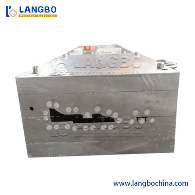 কাঠের কম্পোজিট প্লাস্টিক পিভিসি ফোম স্কিটিং বোর্ড প্রোফাইল এক্সট্রুডিং মেশিন প্রোডাকশন লাইন