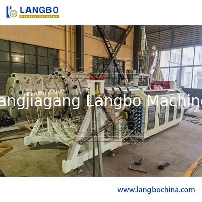 প্লাস্টিক পিভিসি জল নিষ্কাশন পাইপ এক্সট্রুডার ঢেউতোলা পাইপ এক্সট্রুশন তৈরির মেশিন