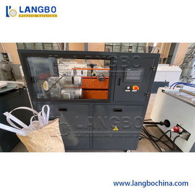 পিসি এলইডি ল্যাম্প / লাইট তৈরির মেশিন এক্সট্রুশন মেশিন