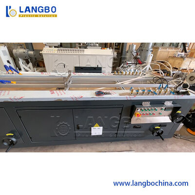 পিসি এলইডি ল্যাম্প / লাইট তৈরির মেশিন এক্সট্রুশন মেশিন